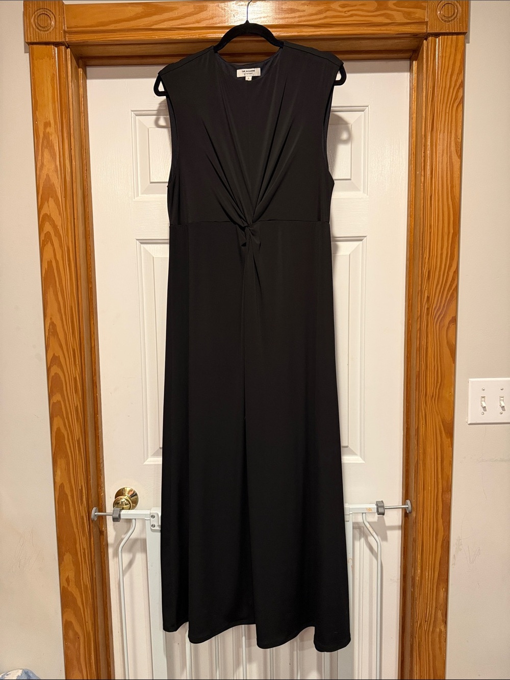 Old Navy Black Sleeveless Twist-Knot Maxi Dress